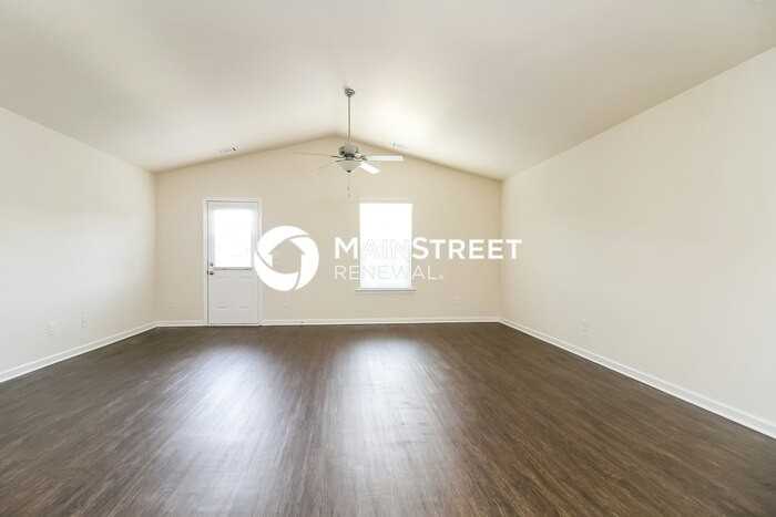 2613 Stinger Dr - Photo 2 of 16