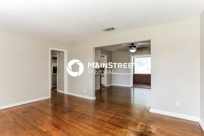 6215 Pine Cove Ln - Photo 3 of 15