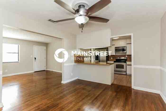 6215 Pine Cove Ln - Photo 5 of 15