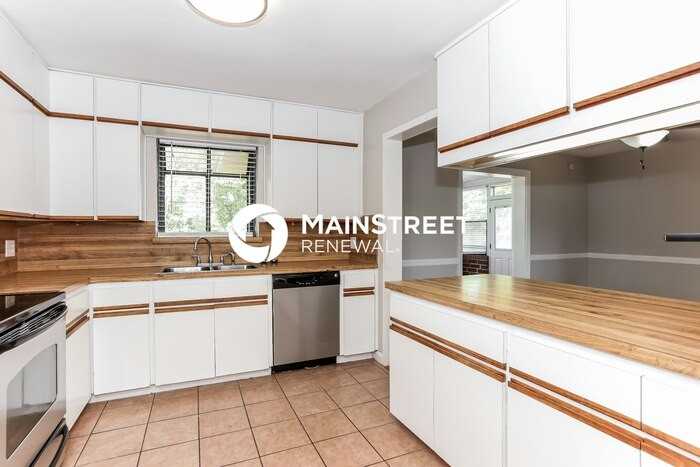 6215 Pine Cove Ln - Photo 6 of 15