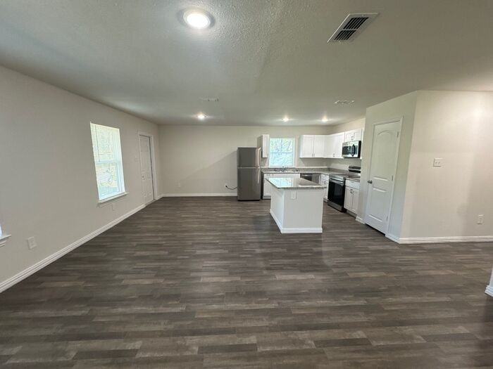 1319 W Claude St - Photo 3 of 13