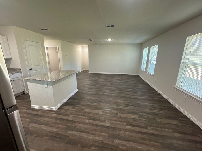 1319 W Claude St - Photo 4 of 13