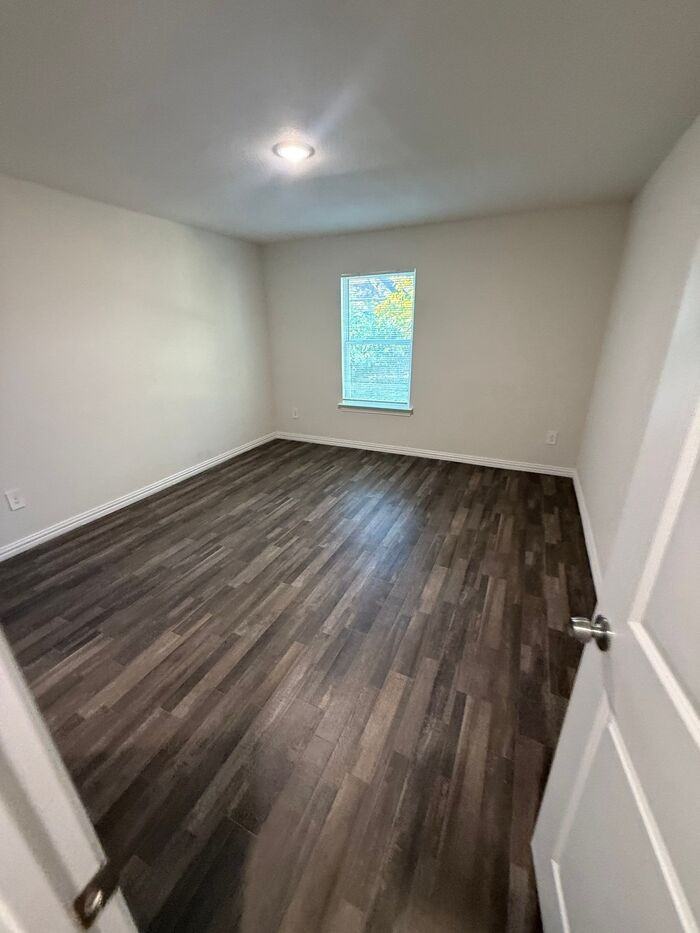 1319 W Claude St - Photo 6 of 13