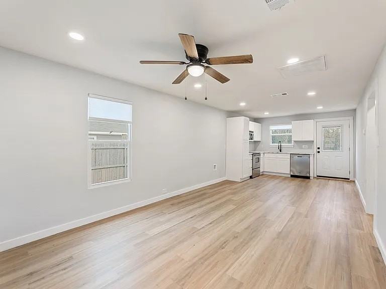 2512 Campbell Street - Photo 3 of 12