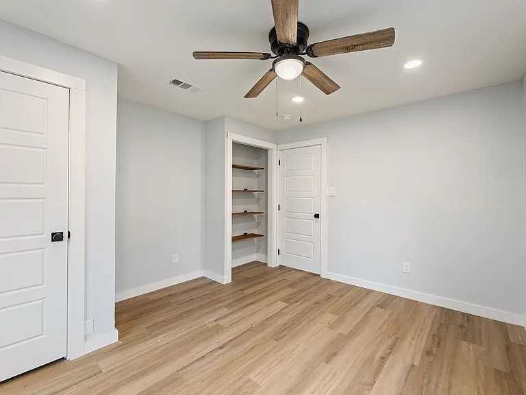 2512 Campbell Street - Photo 6 of 12