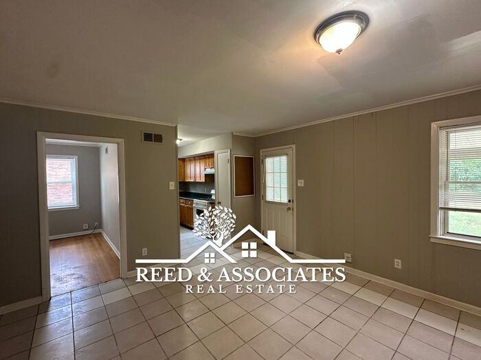 2868 Summerhurst St - Photo 4 of 15