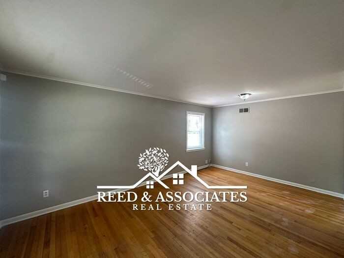 2868 Summerhurst St - Photo 6 of 15