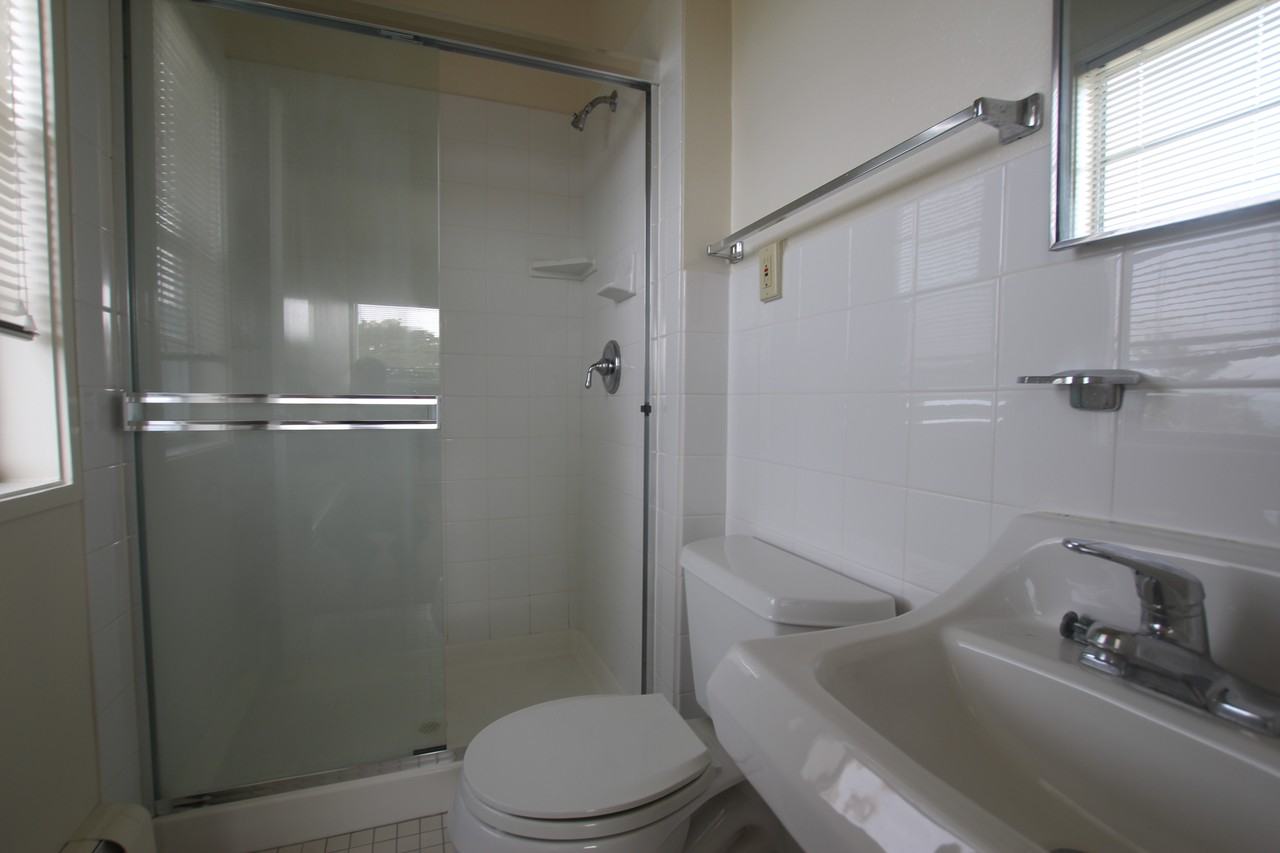 1705 Brooks Street #F - Photo 4 of 8