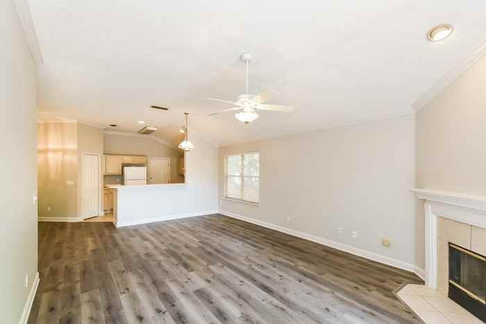 884 Putters Green Way N - Photo 6 of 13