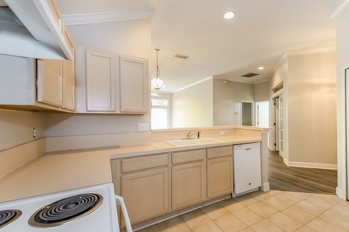 884 Putters Green Way N - Photo 7 of 13