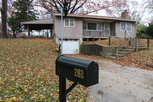 featured image of 202 N 16th St