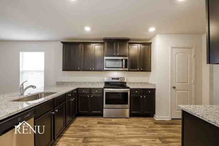 10934 Chatham Ct - Photo 3 of 24