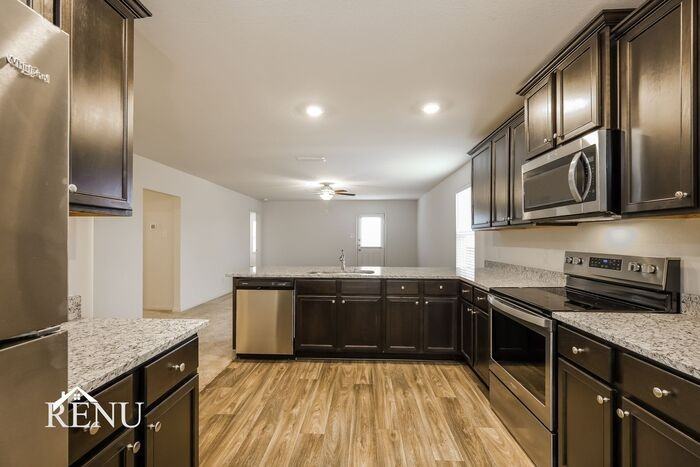 10934 Chatham Ct - Photo 4 of 24