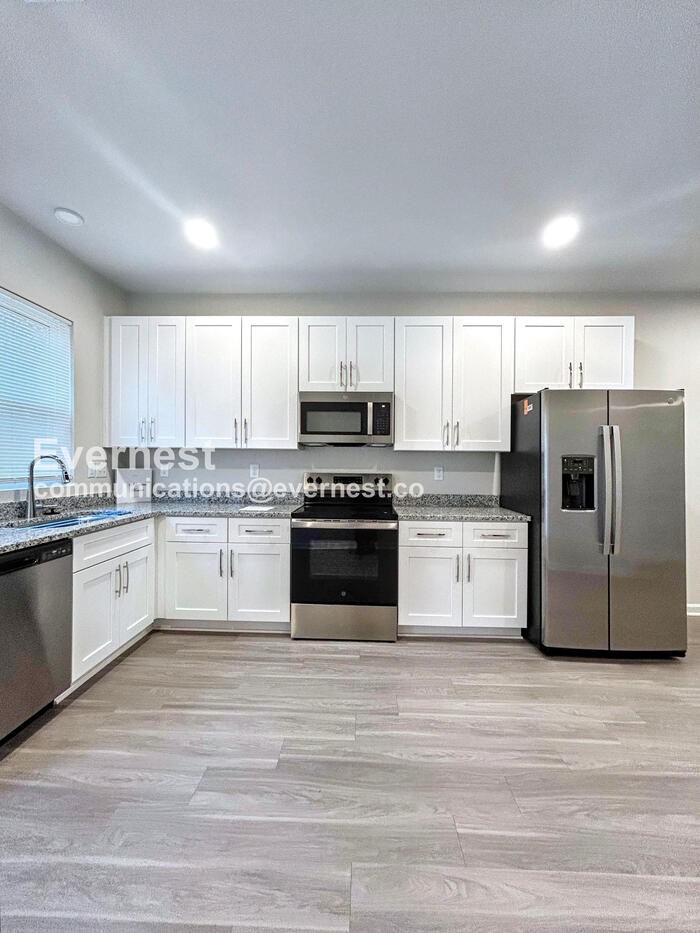 310 Correll St - Photo 2 of 16