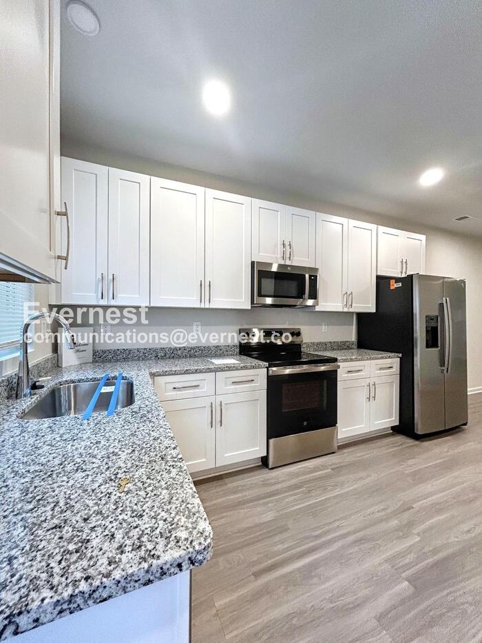 310 Correll St - Photo 3 of 16