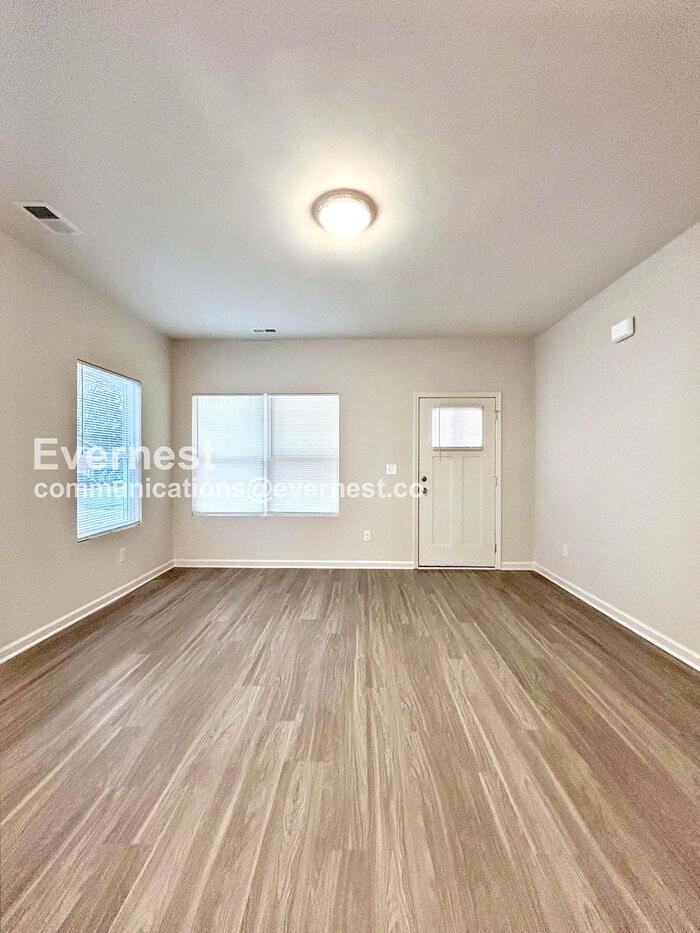 310 Correll St - Photo 4 of 16