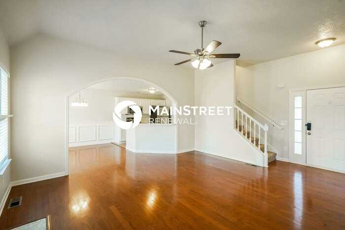 145 Summerlin Dr - Photo 4 of 19