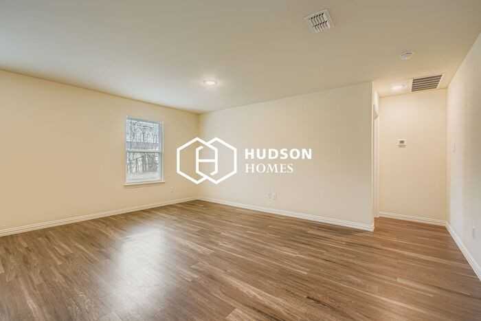 3006 Walnut St - Photo 5 of 31