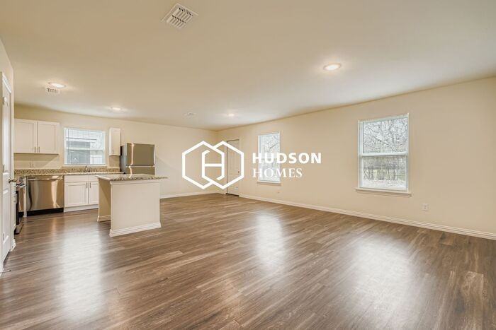 3006 Walnut St - Photo 7 of 31