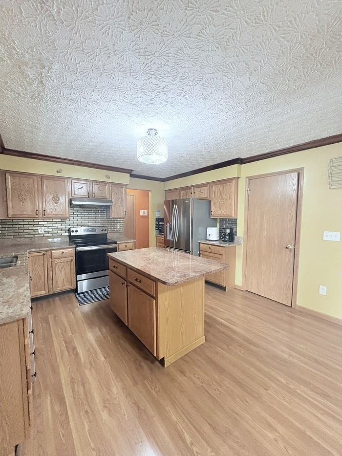 4379 Landmark Rd - Photo 3 of 31