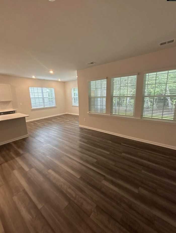 138 Parkwood Ct - Photo 3 of 17