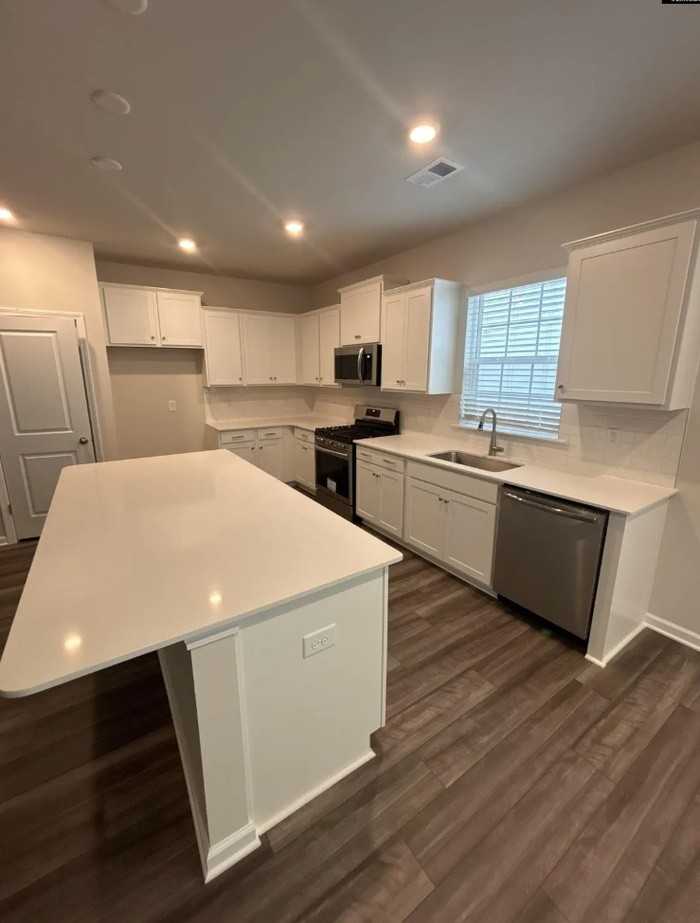 138 Parkwood Ct - Photo 5 of 17