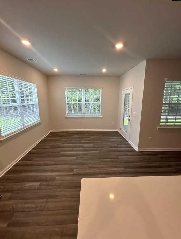 138 Parkwood Ct - Photo 7 of 17