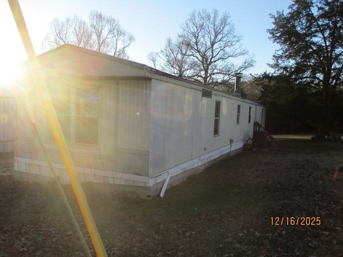 1045 Canyon Ln - Photo 3 of 11