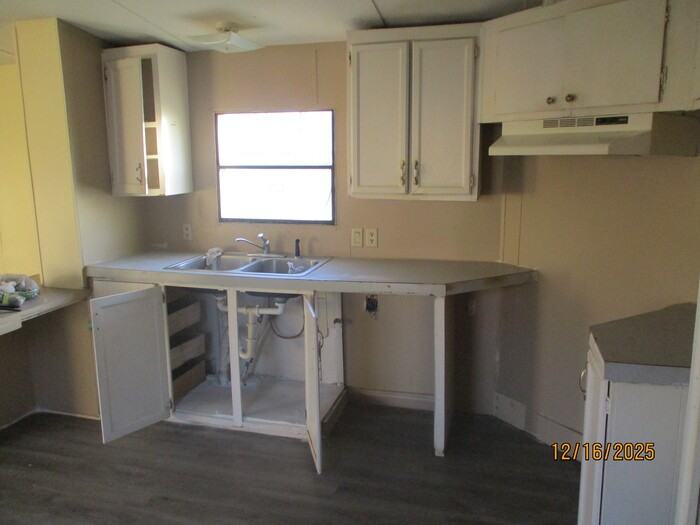 1045 Canyon Ln - Photo 4 of 11