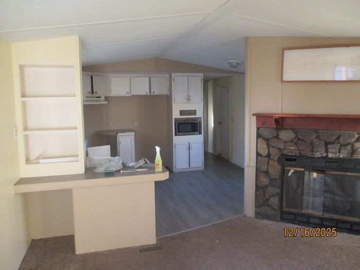 1045 Canyon Ln - Photo 5 of 11