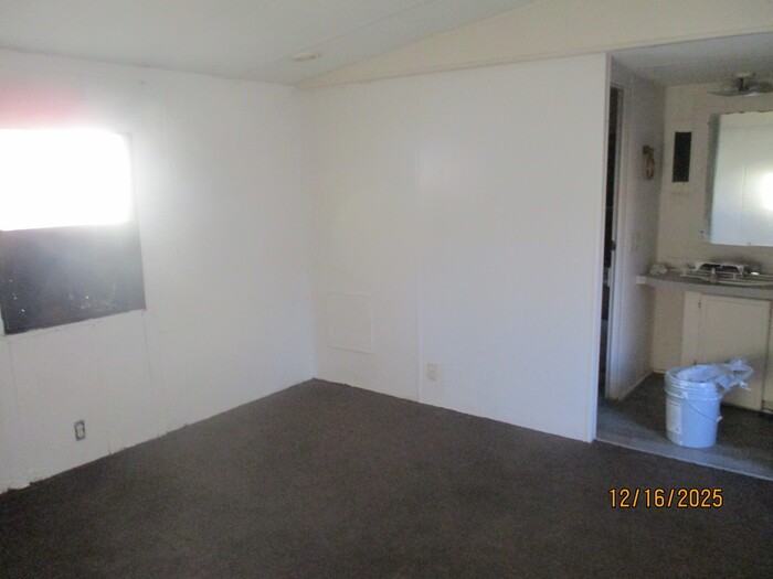 1045 Canyon Ln - Photo 6 of 11