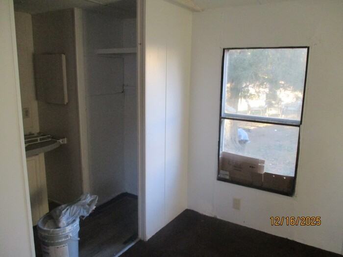 1045 Canyon Ln - Photo 7 of 11