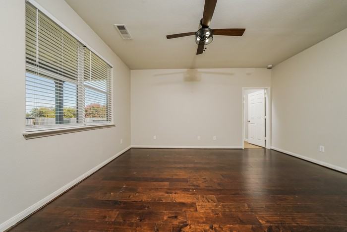 3400 Spruce St - Photo 5 of 21