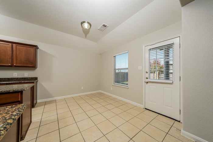 3400 Spruce St - Photo 6 of 21