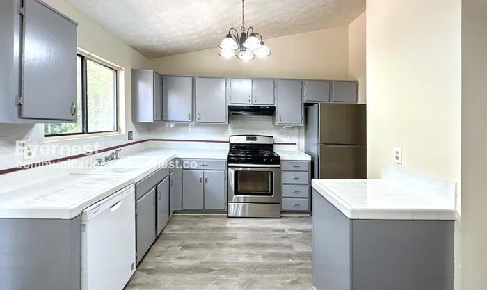 1888 Singer Way - Photo 2 of 23