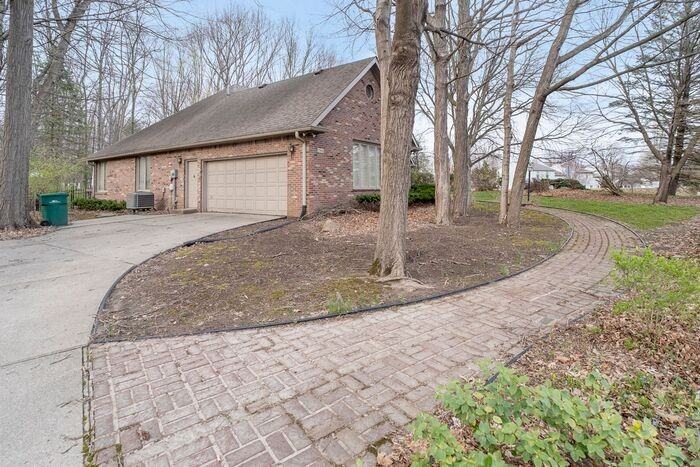 7302 Cherryhill Dr - Photo 4 of 34