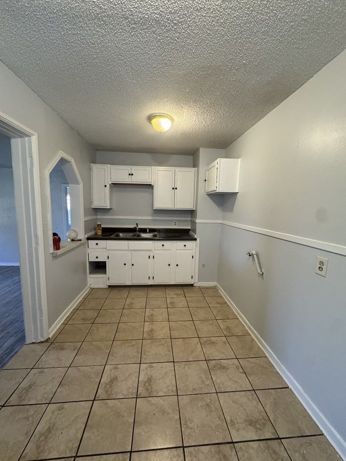 1814 State St - Photo 4 of 9