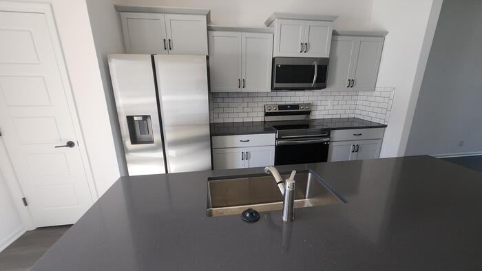 7431 W 158th Ter - Photo 6 of 43