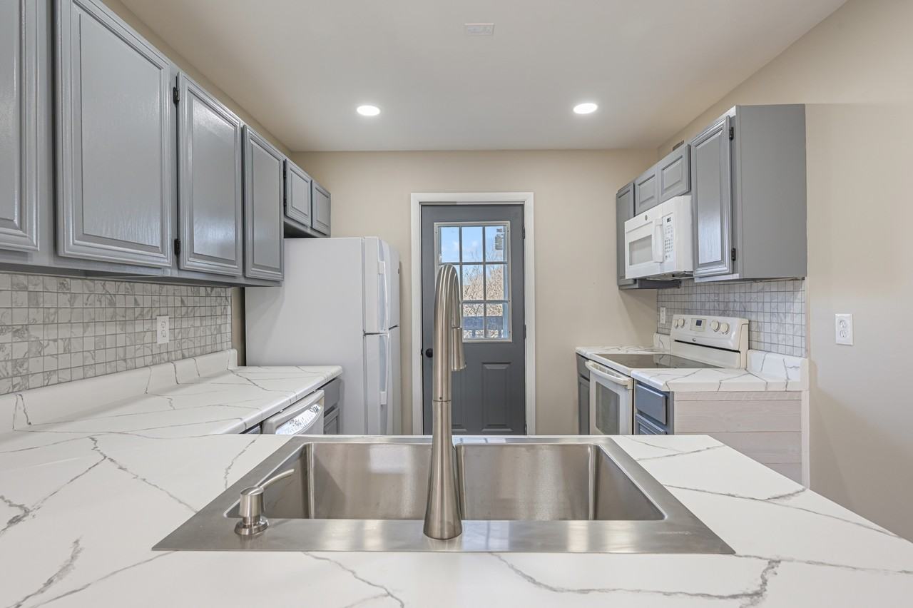 102 North Caroline PlaceUnit 203 #1 - Photo 5 of 24