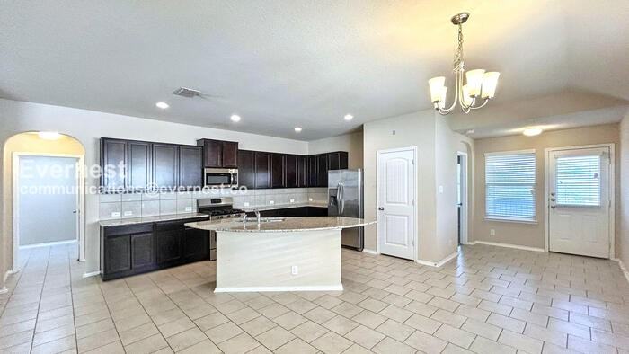 2511 Barbwire Way - Photo 2 of 20