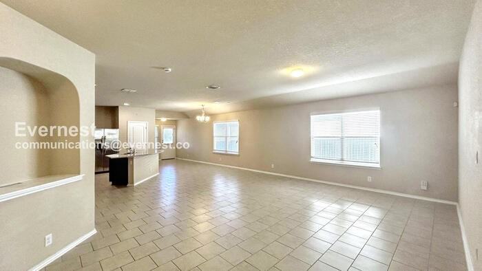 2511 Barbwire Way - Photo 4 of 20