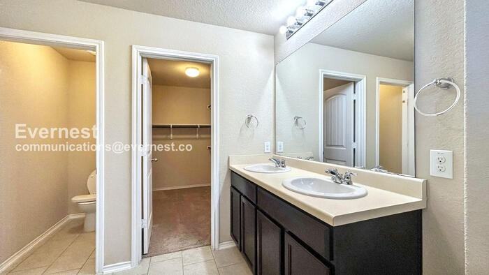 2511 Barbwire Way - Photo 5 of 20