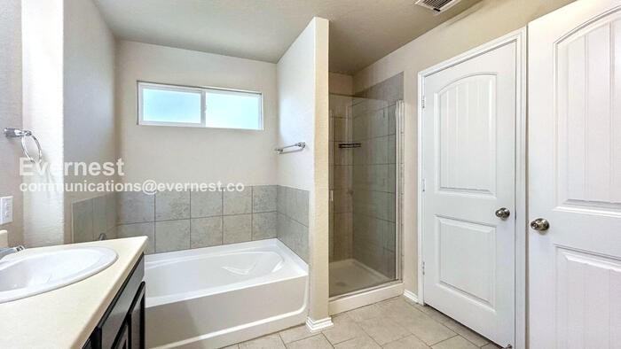 2511 Barbwire Way - Photo 6 of 20