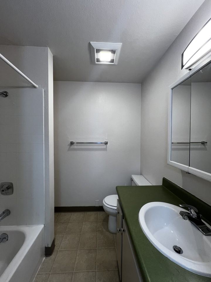 3385 Ratcliff Ln Se #3385 - Photo 7 of 11