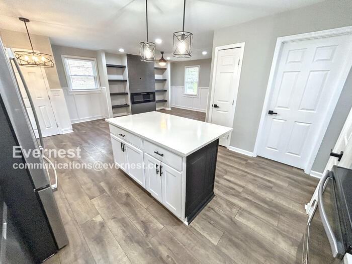 600 Maclaurin Ct - Photo 4 of 23