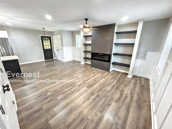 600 Maclaurin Ct - Photo 5 of 23