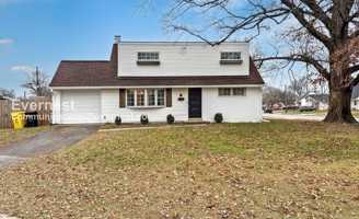 featured image of 9 Country Club Dr