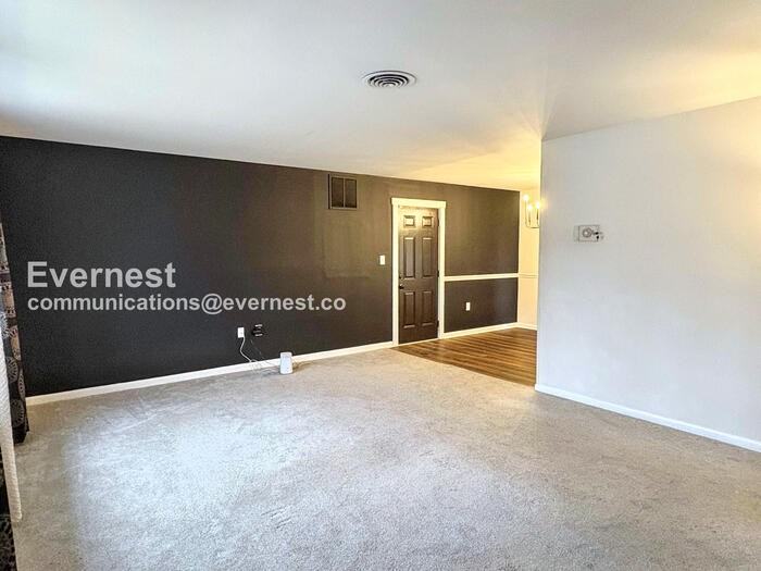 9 Country Club Dr - Photo 3 of 20