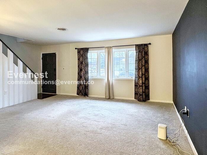 9 Country Club Dr - Photo 4 of 20