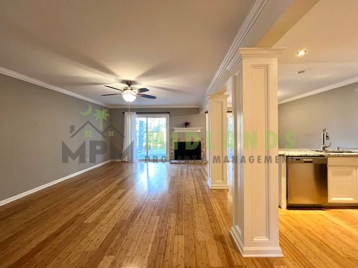 201 Mariners Row - Photo 5 of 50